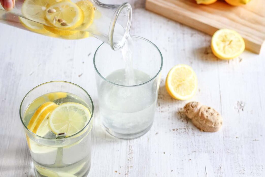 perché bere acqua e limone tutte le mattine