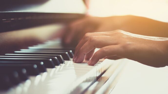 Mani donna pianoforte