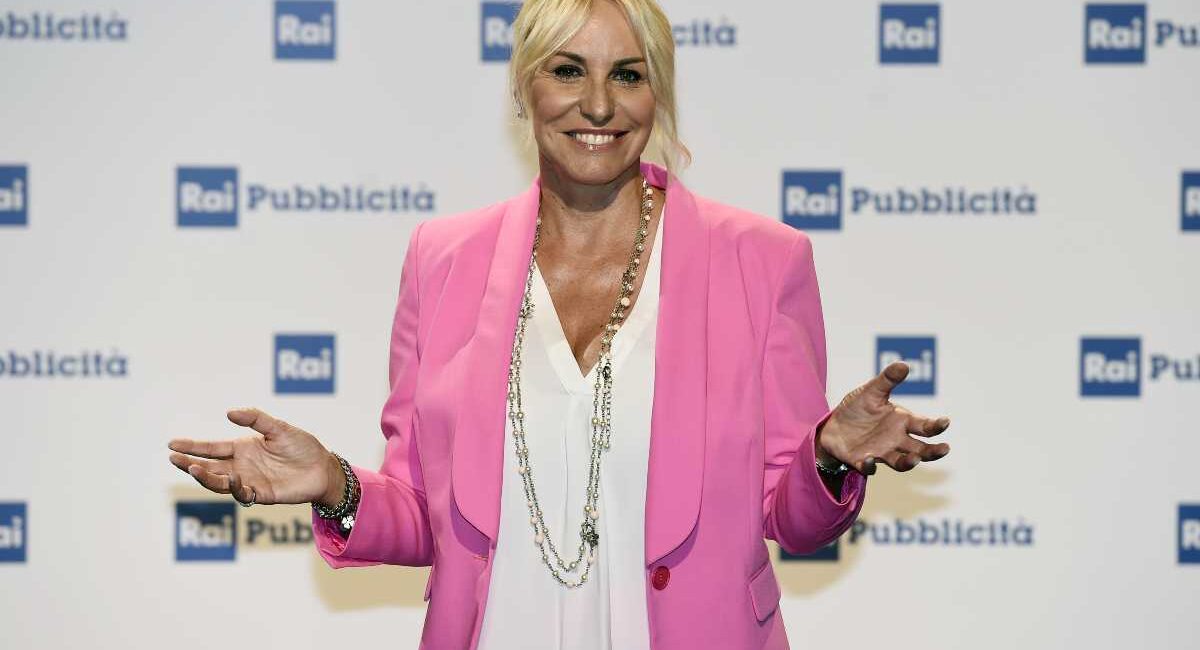 Antonella Clerici, dove va in vacanza dopo la fine di È Sempre Mezzogiorno: ecco i dettagli
