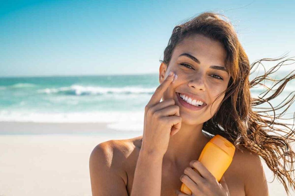 Allarme creme solari, rischi il cancro se ci sono questi 4 ingredienti, ecco il segreto