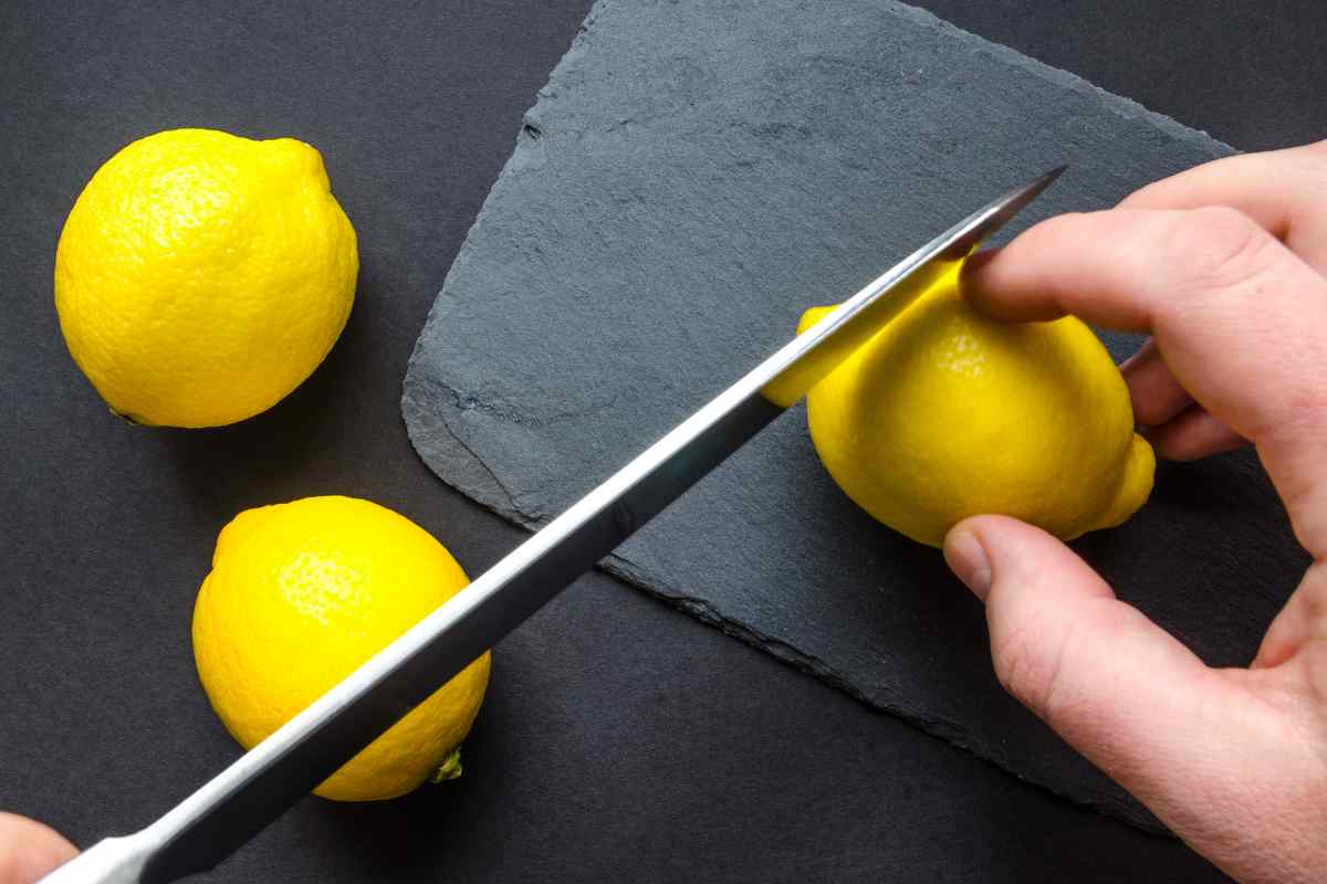 bucce di limone pulizia