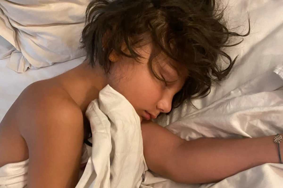 Belen, tutti pazzi per la cameretta del figlio Santiago